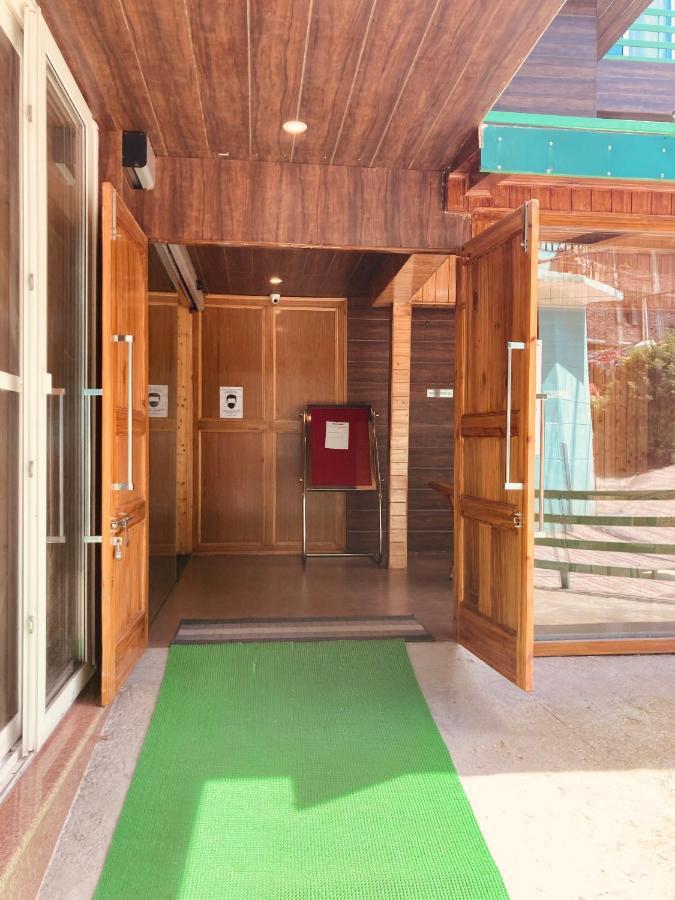 Vista Hill Resort- Centrally Heated & Air Cooled Resort, Manali 外观 照片